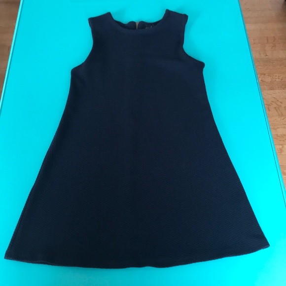 Adorable A-line black dress with gold zipper - Picture 4 of 11